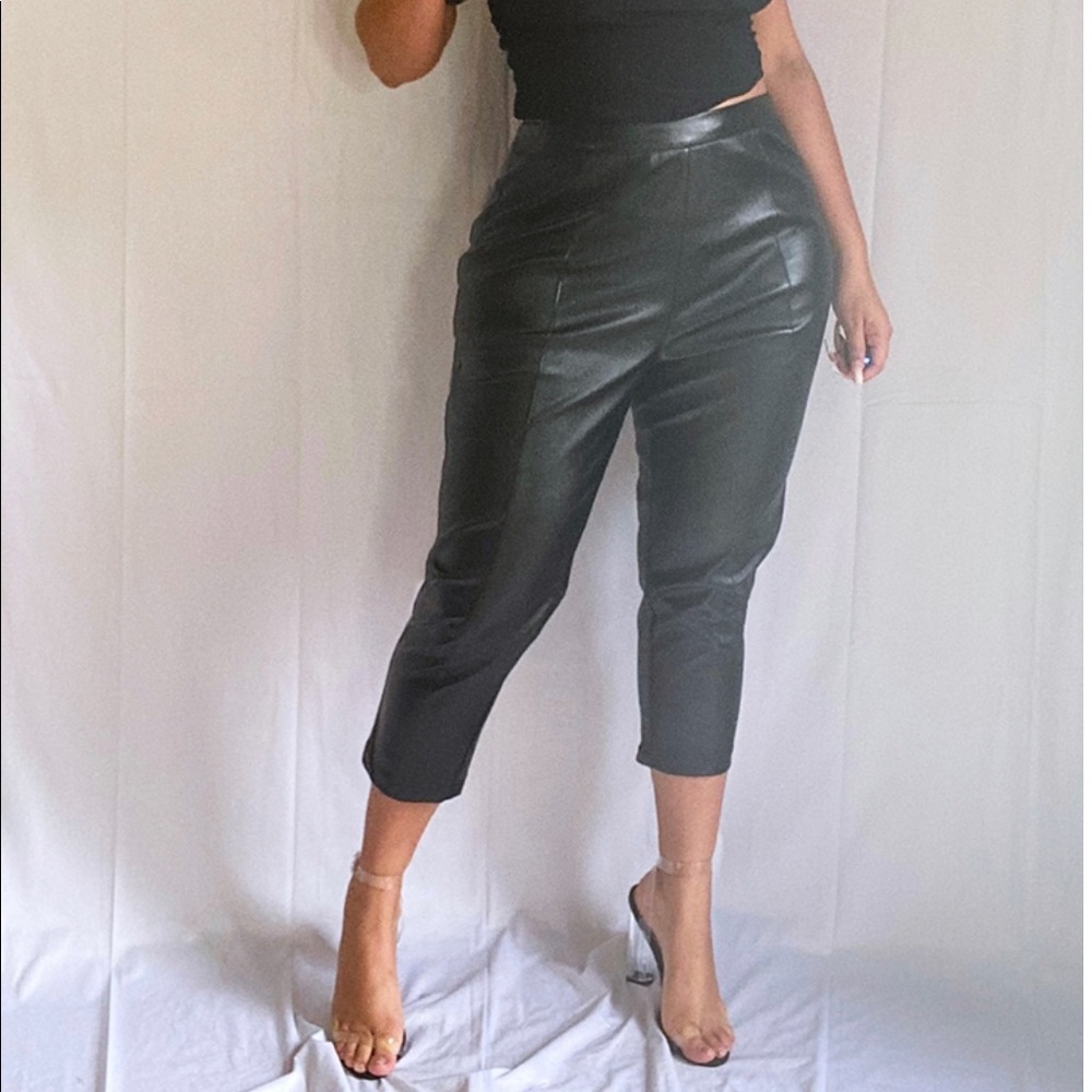 BLACK LEATHER PANTS